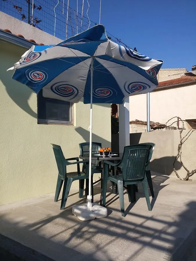 Apartment Drago Šišan 0*,
